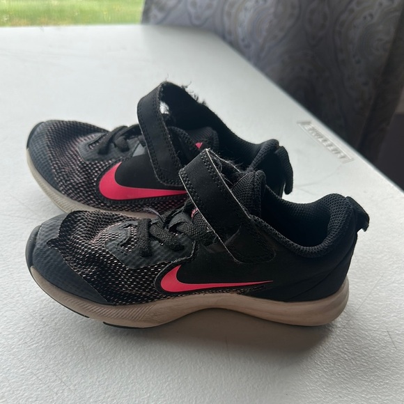 Nike Black and Pink Sneakers with Mesh Upper - Picture 3 of 3